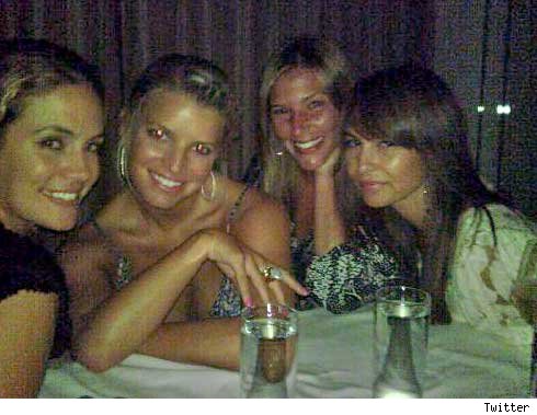 Jessica Simpson Loves the Ladies