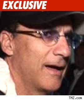 Interscope Record Mogul -- Swingin' Single