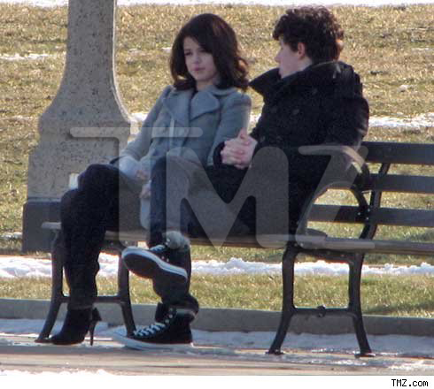 Selena & Nick Reunite on a Platonic Bench