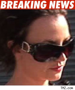 Britney Spears Donates Dress to Haiti