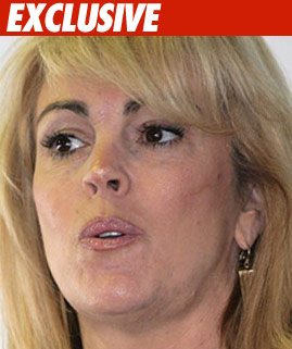 Lindsay Lohan's Mom: Michael Is Evil