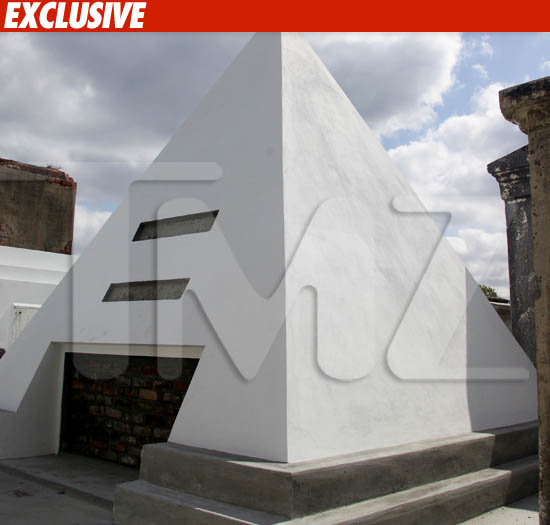 Nic Cage Buys Pyramid -- To Be Dead In
