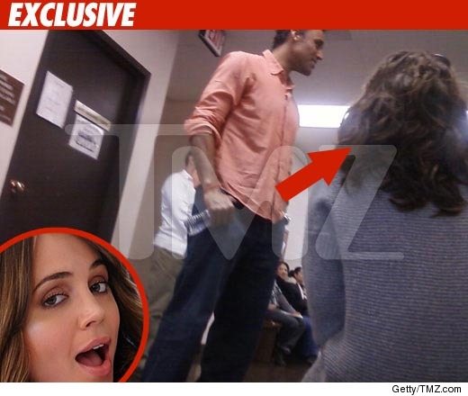 Rick Fox & Eliza Dushku -- Court Road Trip