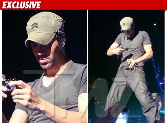 Enrique Iglesias Crotch