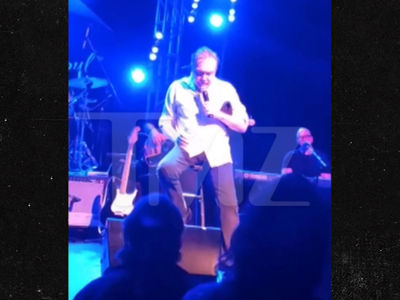 David Cassidy Appears Drunk In Concert ... Slurs, Falls, Forgets (VIDEO)