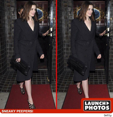 Spot the differences in the celebrity photos.