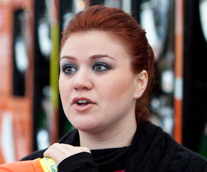 Kelly Clarkson News, Pictures, and Videos | TMZ.com