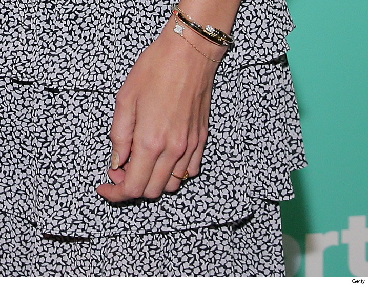Katie Holmes: Yes, Thats a Ring ... on THAT Hand Katie Holmes: Yes, Thats a Ring ... on THAT Hand