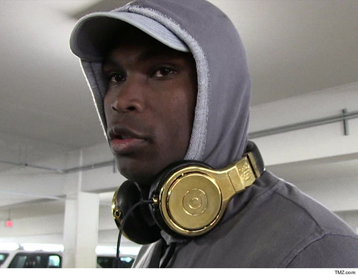 Julio Jones Loses 150k Diamond Earring In Lake Hires Dive Team Julio Jones Has A Problem He Lost 150 000 Diamond Earring During Jet Ski Ride At Lake Lanier This Week So S Hired Full Dive Team To