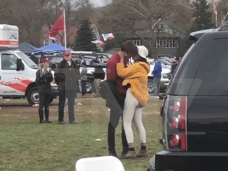 Malia Obama Kissing, Tailgating at First HarvardYale Game
