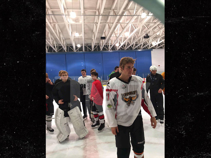 Justin Bieber Hit The Ice in Canada On Thanksgiving