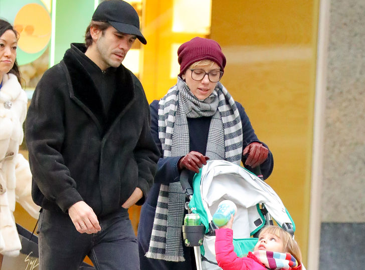 Scarlett Johansson and Ex-Husband Co-Parenting While Christmas Shopping