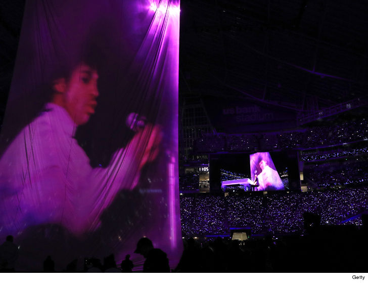 Justin Timberlake Honors Prince During Super Bowl Halftime Show