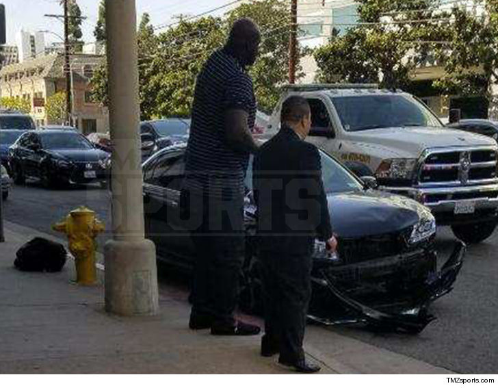 Shaquille O Neal On Scene Of Car Crash As A Good Samaritan Tmz Shaquille O Neal Saw Potential Danger And Decided He Needed To Help After Spotting A 2 Car Wreck Friday Afternoon