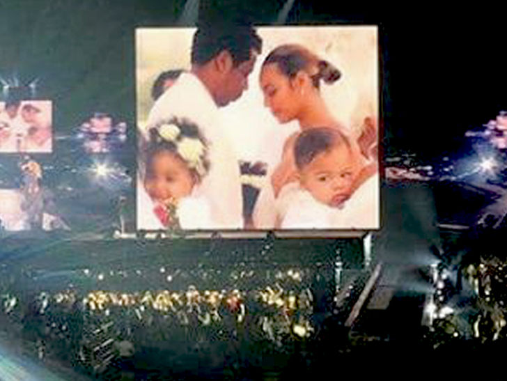 Beyonce Shows off Her Twins During On The Run II Tour ...