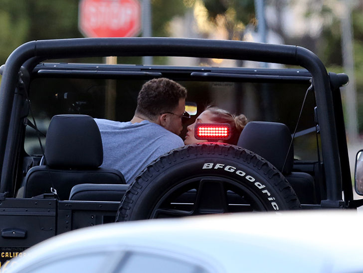 Blake Griffin Making Out With Mystery Blonde In L A Long Room Even In The Off Season Blake Griffin S Rebound Skills Are On Point Just Ask Blonde He Was Ing Face With His Land Rover