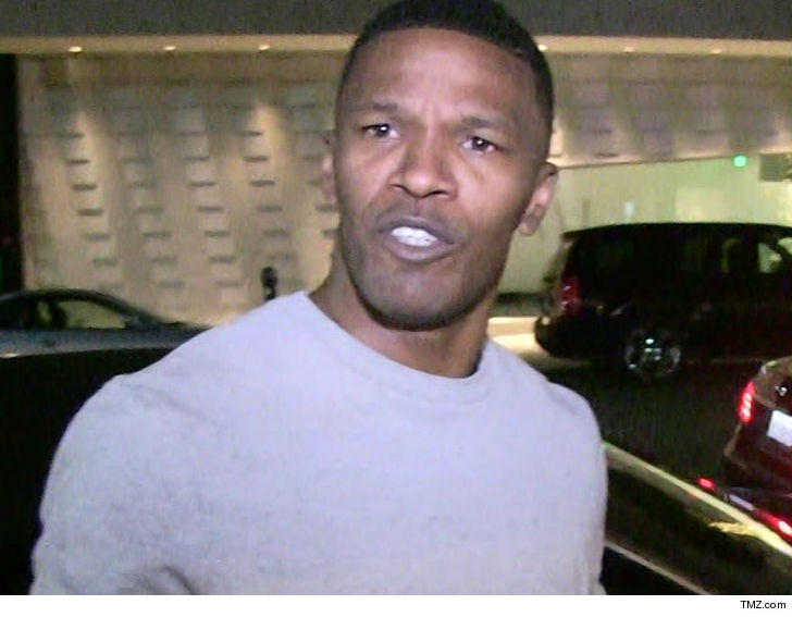 [celeb news] Jamie Foxx accused of slapping woman with his D - Celebria