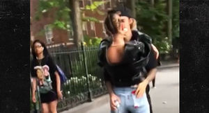 Justin Bieber and Hailey Baldwin Make Out in NYC Park