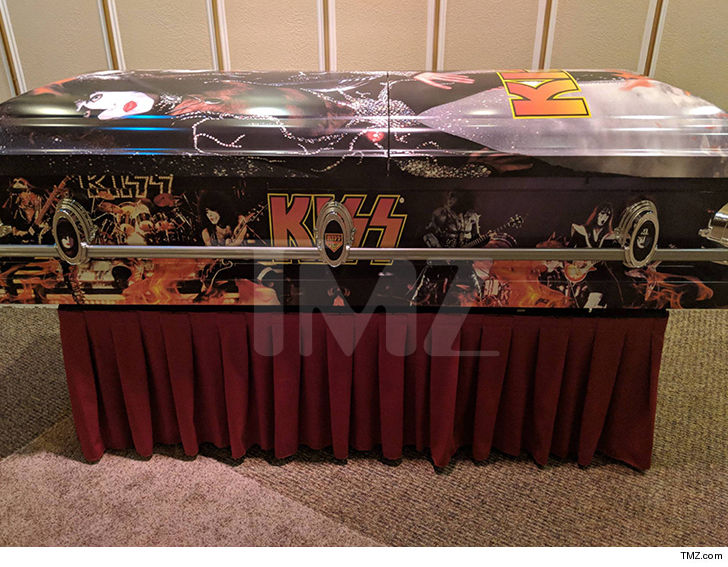 628-vinnie-paul-casket-tmz-3.jpg