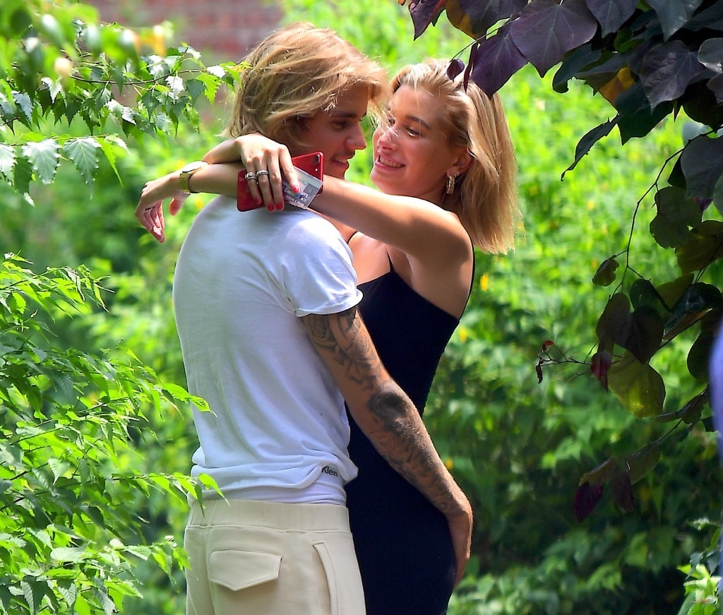 Lý do thực sự khiến cặp đôi thị phi Justin Bieber và Hailey Baldwin vội vã kết hôn