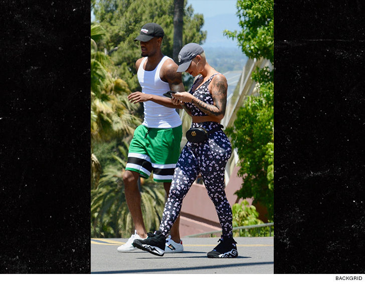 People: Amber Rose trouve l'amour dans les bras d'un basketteur (photos)