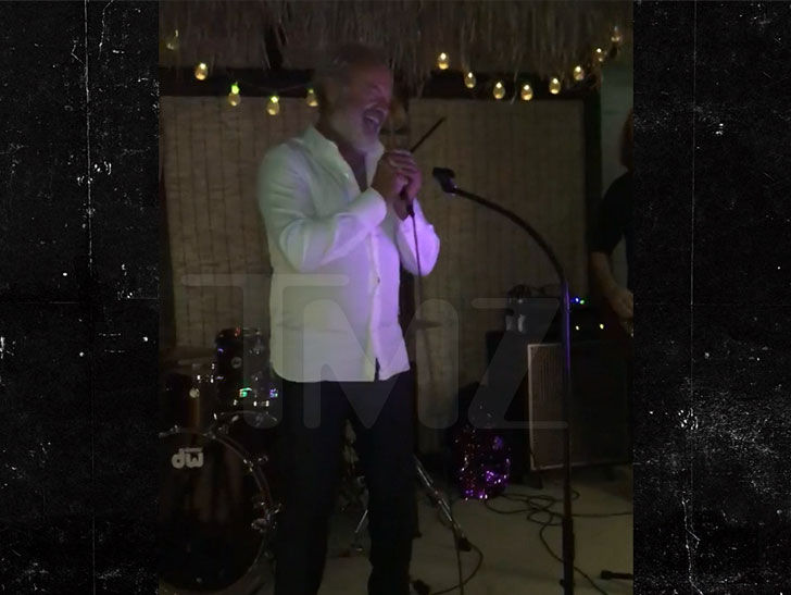 Kelsey Grammer Channels His Inner David Bowie for Live Karaoke