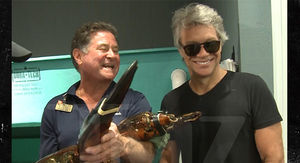 Jon Bon Jovi Meets Bon Jovi, a 19-Pound Lobster, at Long Island Store