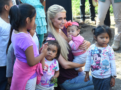 Paris Hilton Arrives in Melbourne without Engagement Ring Paris Hilton Arrives in Melbourne without Engagement Ring