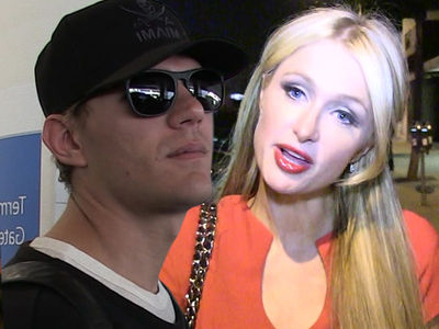Paris Hilton Arrives in Melbourne without Engagement Ring Paris Hilton Arrives in Melbourne without Engagement Ring