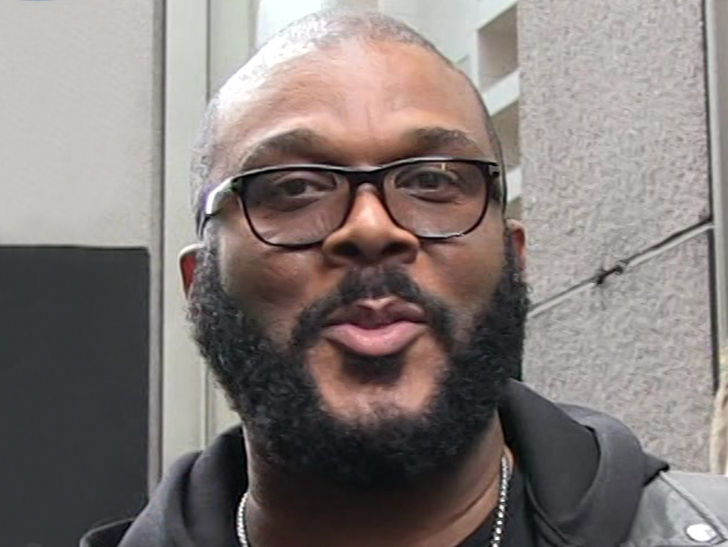 Tyler Perry Drops Over $430k to Pay Off Walmart Layaway Items in Atlanta