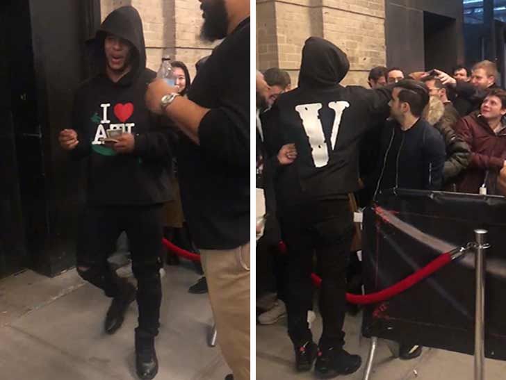 New York Giants Saquon Barkley Hands Out $100 Bills Outside Nightclub