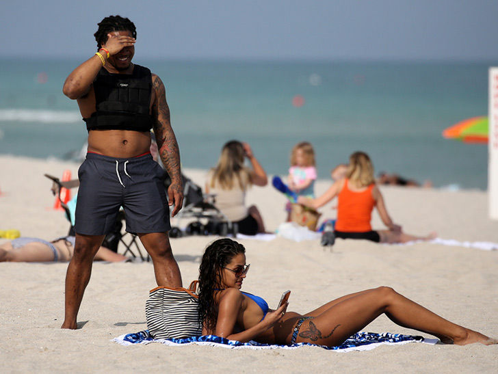 NFL's Devonta Freeman Beach Pimpin' In Miami