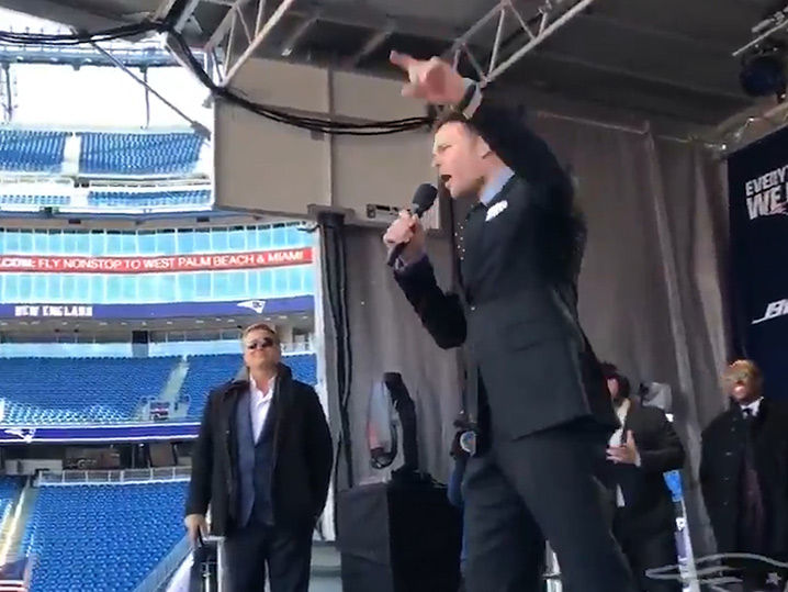 Tom Brady & The Patriots Play Send-Off Rally Like Underdogs