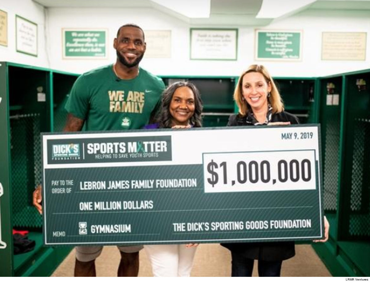 LeBron James Presents $1 Million Check to I Promise School for New Gym ...